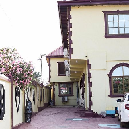 Gya-Son Royal Guest House Kumasi Esterno foto
