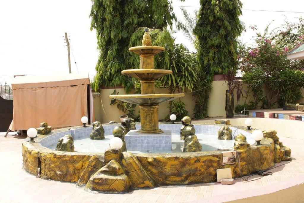 Gya-Son Royal Guest House Kumasi Esterno foto
